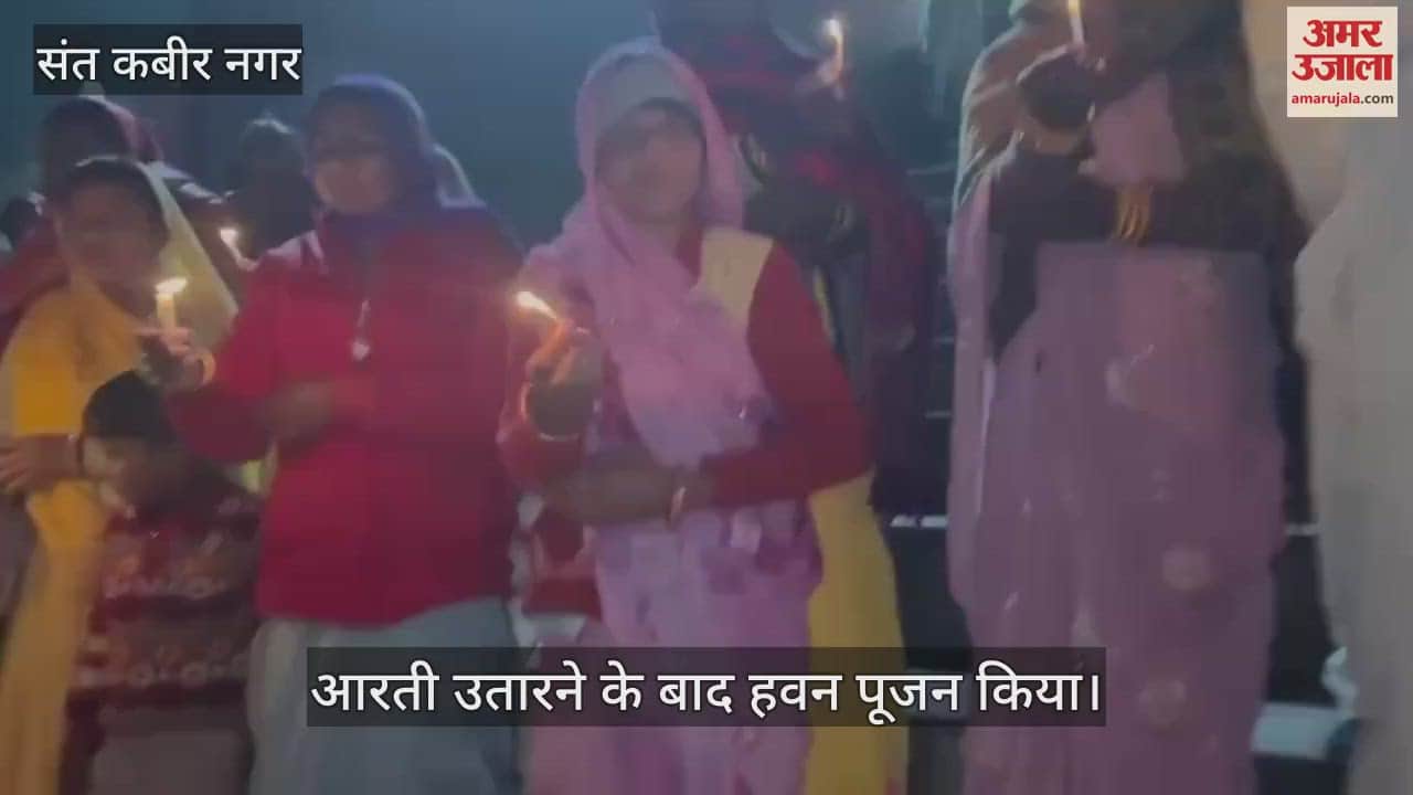 VIDEO : On the intervening day of Bir, Kabir Sangats performed bhajan kirtan.