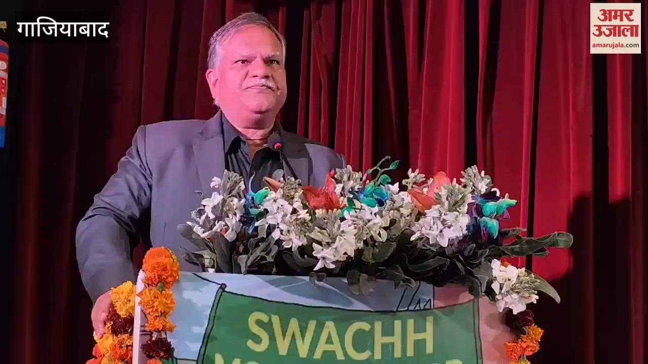 VIDEO : Swachh Mohalla Squad program in Ghaziabad Chief Secretary Manoj Kumar Singh addressed