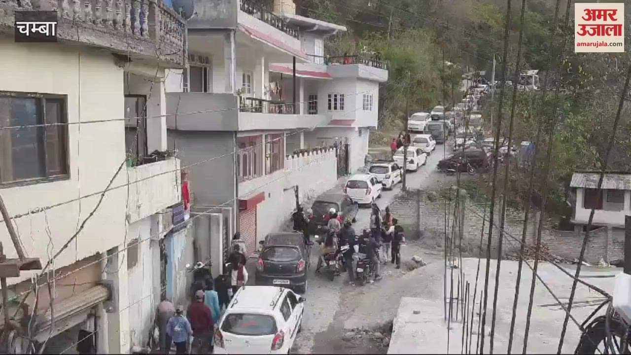 VIDEO : Students had to face difficulties in reaching the examination centre there was a long traffic jam