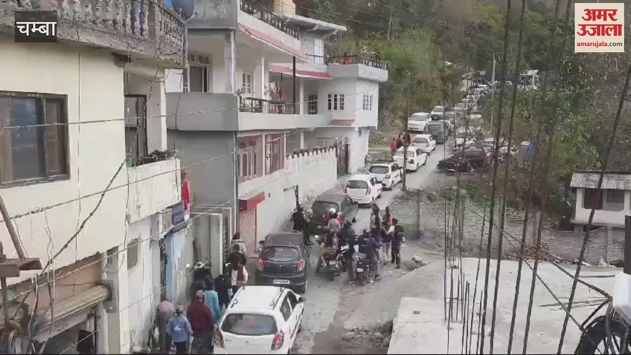 VIDEO : Students had to face difficulties in reaching the examination centre there was a long traffic jam