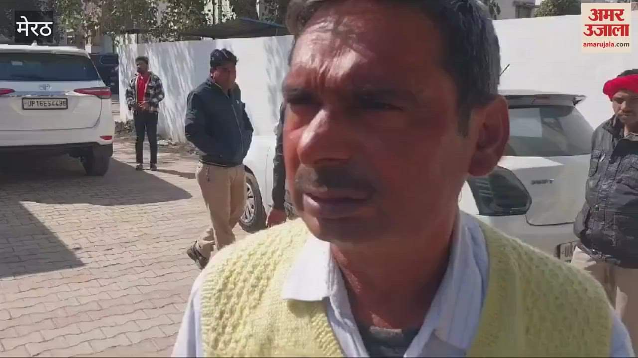 VIDEO : Meerut: Stones pelted at the team that went to cut the electricity connection, the head constable bled to death by hitting him on the head with an axe.