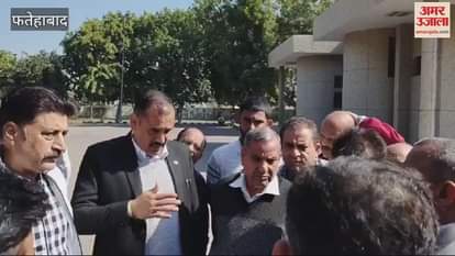 VIDEO : Encroachment in front of bungalows in Sector 3, Fatehabad; RWA officials run around for hour and pointed out deficiencies