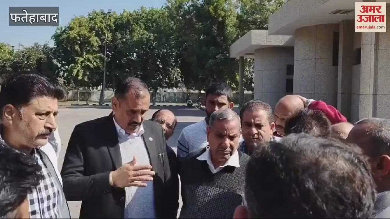 VIDEO : Encroachment in front of bungalows in Sector 3, Fatehabad; RWA officials run around for hour and pointed out deficiencies