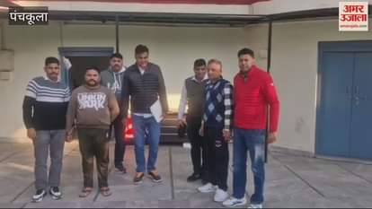 VIDEO : परचून की दुकान पर बेची जा रही थी शराब, 2 काबू, 49 बोतल बरामद