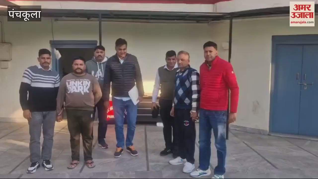 VIDEO : परचून की दुकान पर बेची जा रही थी शराब, 2 काबू, 49 बोतल बरामद