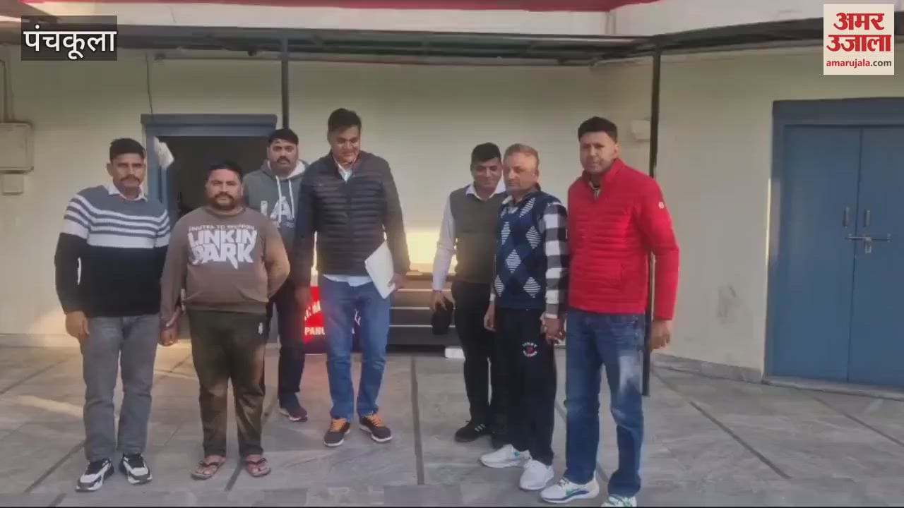 VIDEO : परचून की दुकान पर बेची जा रही थी शराब, 2 काबू, 49 बोतल बरामद