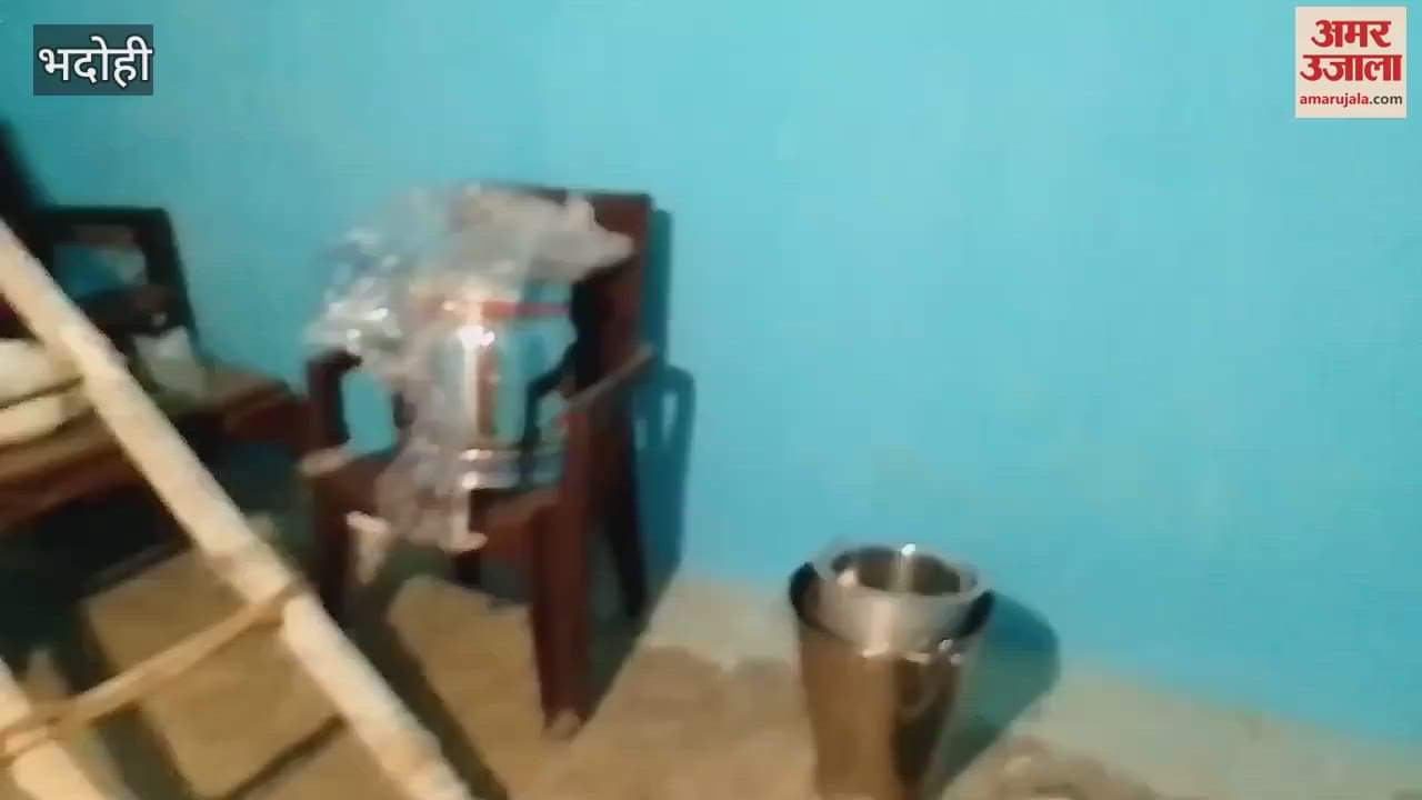 VIDEO : thieves ransacked closed house in bhadohi valuables including cash missing