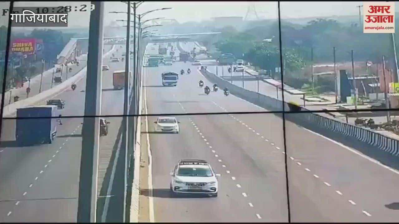 VIDEO : Car coming from wrong side on Hapur highway accident live video