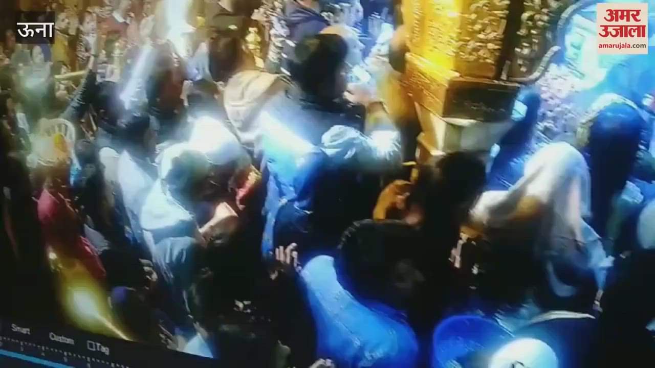 VIDEO : two pickpockets caught due to cleverness of Chintapurni temple administration
