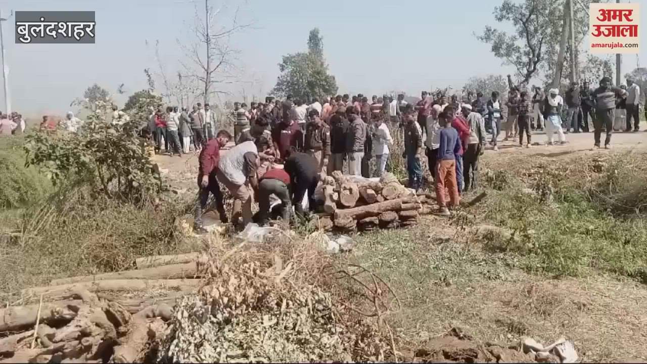 VIDEO : police picked up body from funeral pyre and sent it for postmortem In Bulandshahr