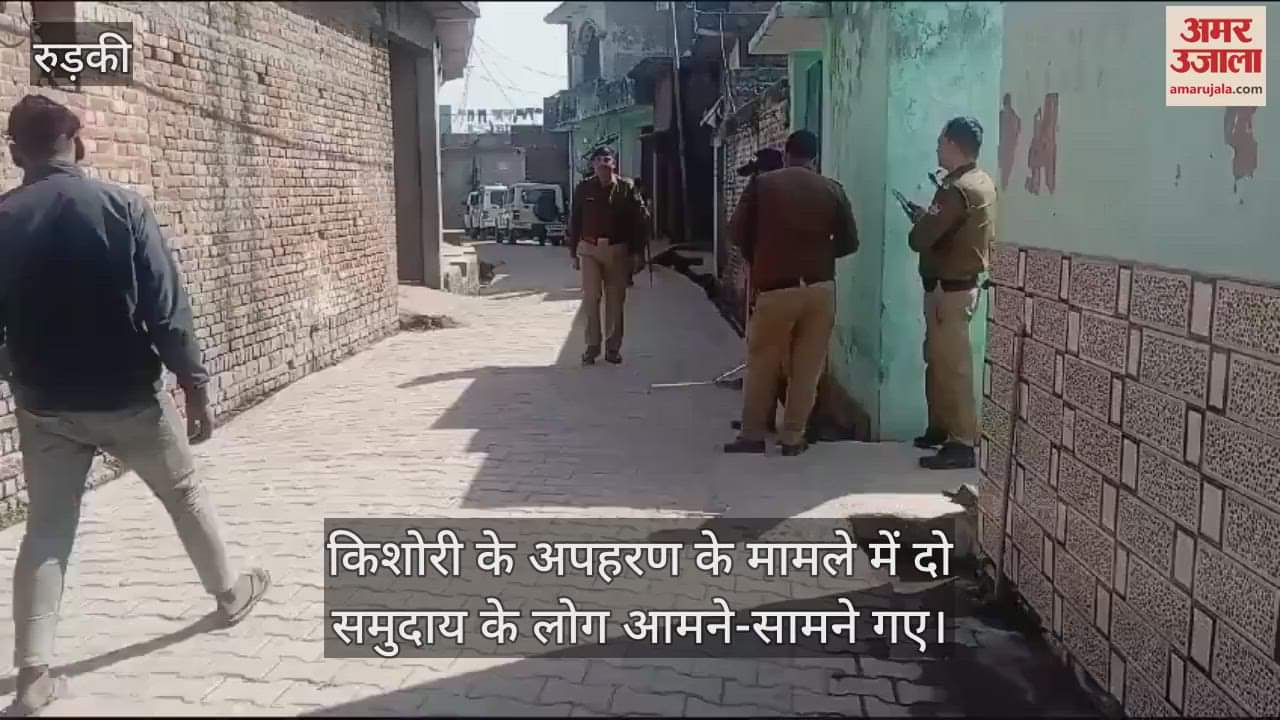 VIDEO : stone pelting between two communities over the kidnapping of a teenager in Roorkee
