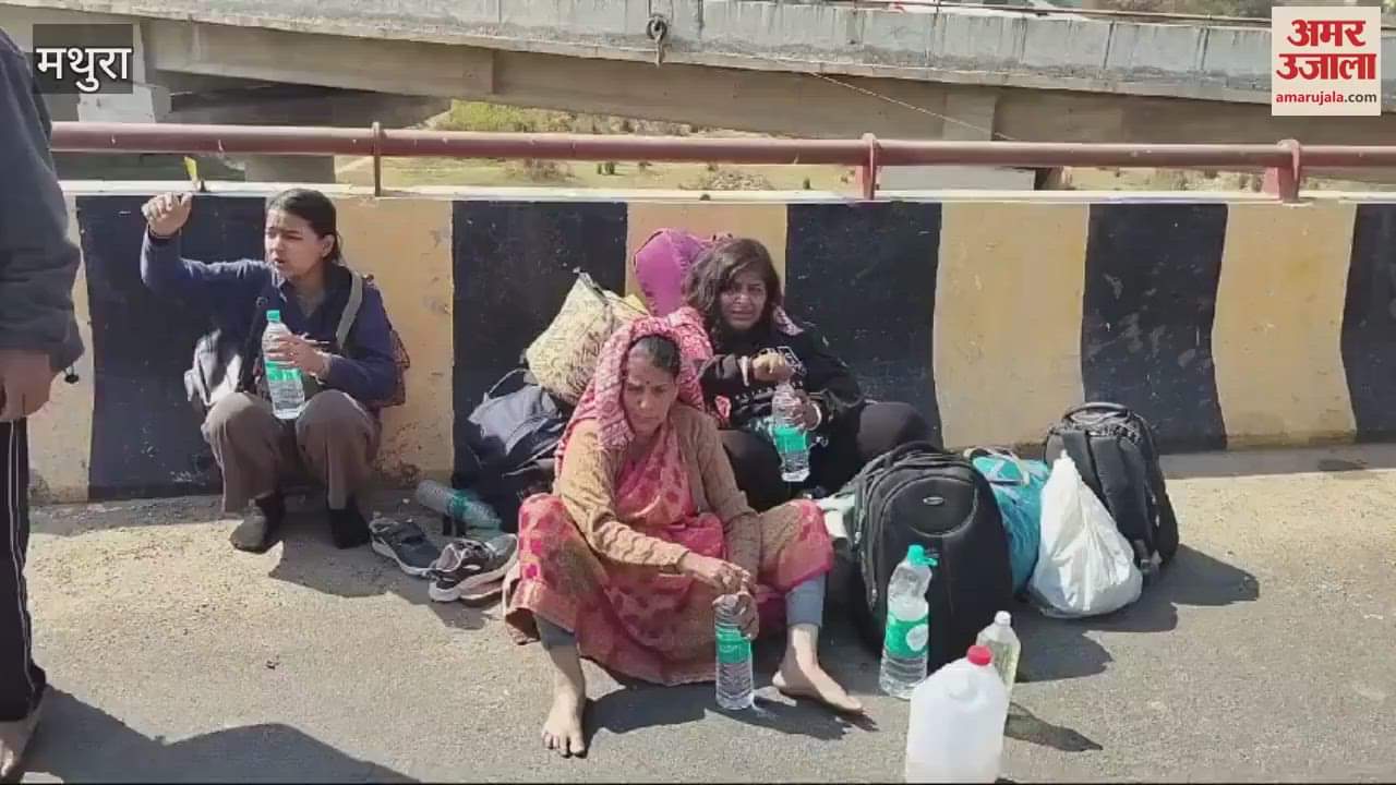 VIDEO : Loud noise came when bus collided passengers got terrified