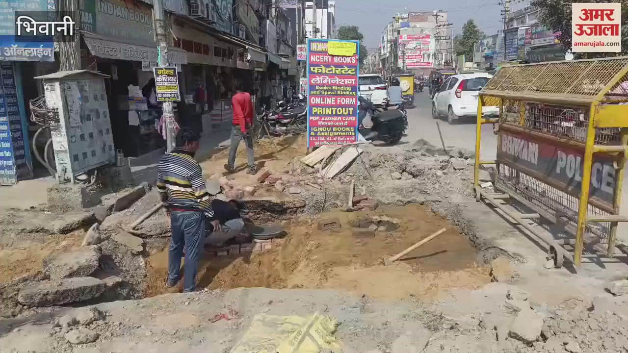 VIDEO : भिवानी में लीकेज ठीक करते समय टूटे सीवरमैनहोल का कराया पुननिर्माण