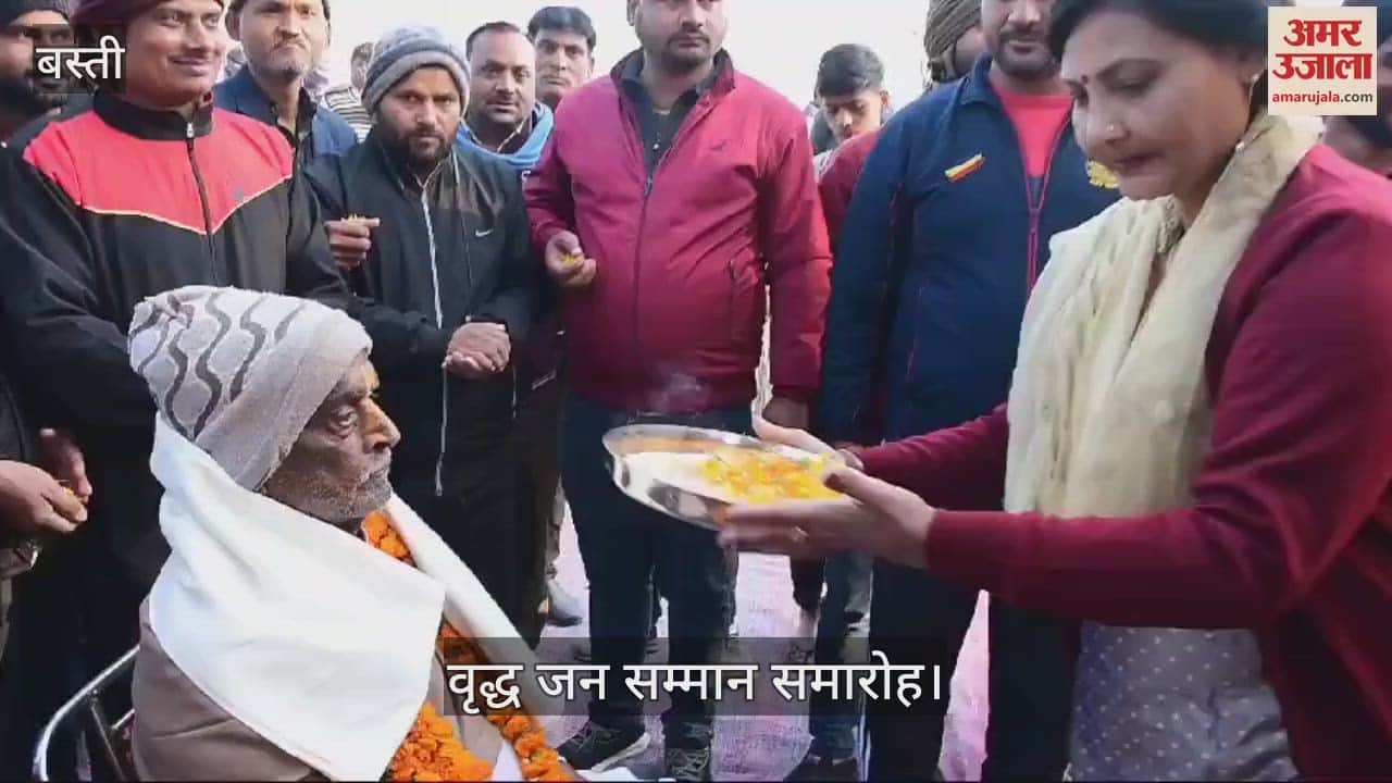 VIDEO : Aarti was performed for the elders and they were honoured.