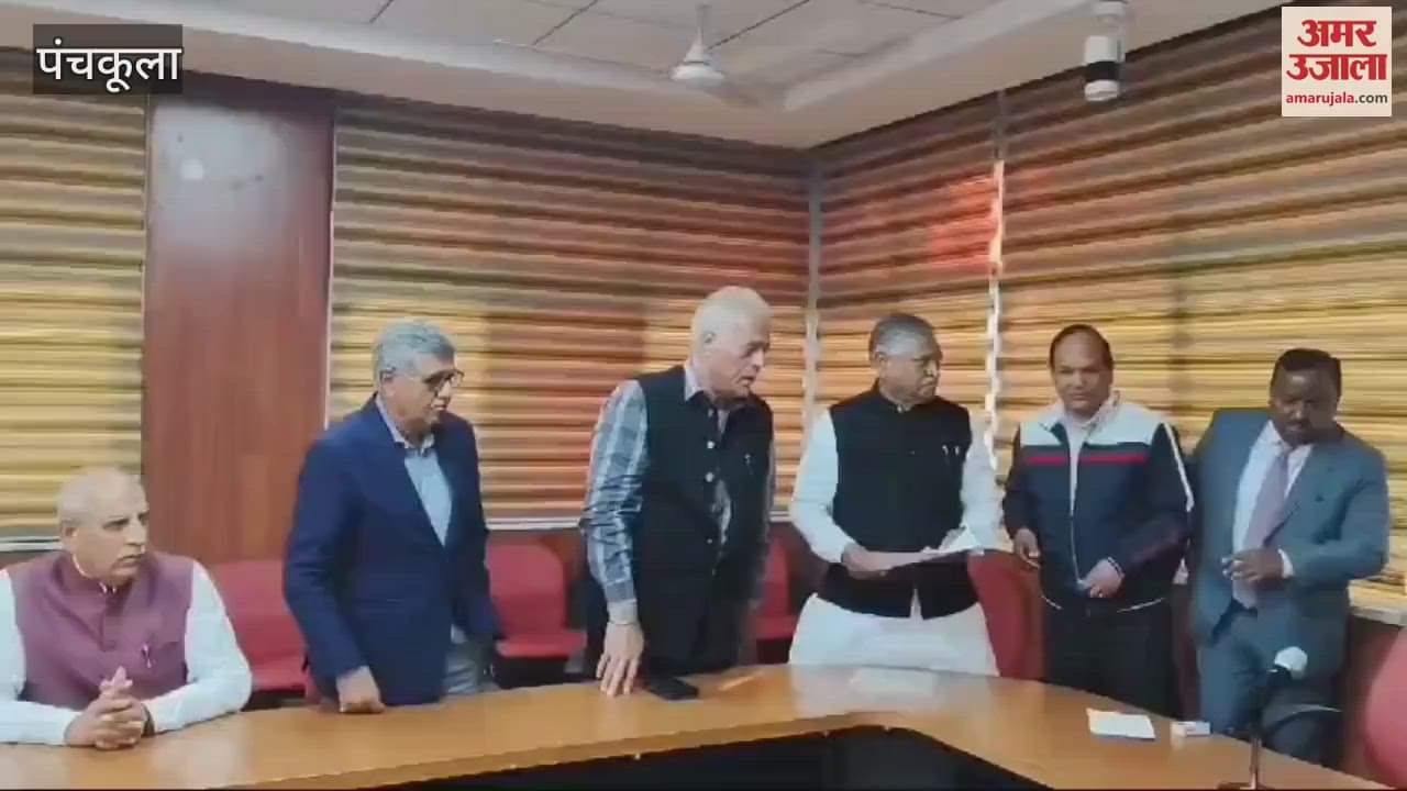 VIDEO : Haryana Congress leaders reached the Election Commission office in Panchkula