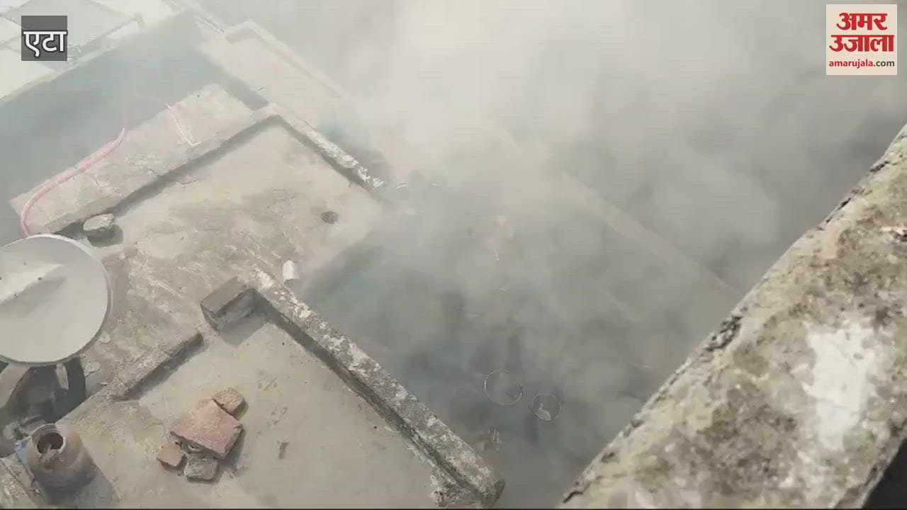 VIDEO : Fire broke out in a house people living nearby fled from their houses due to panic