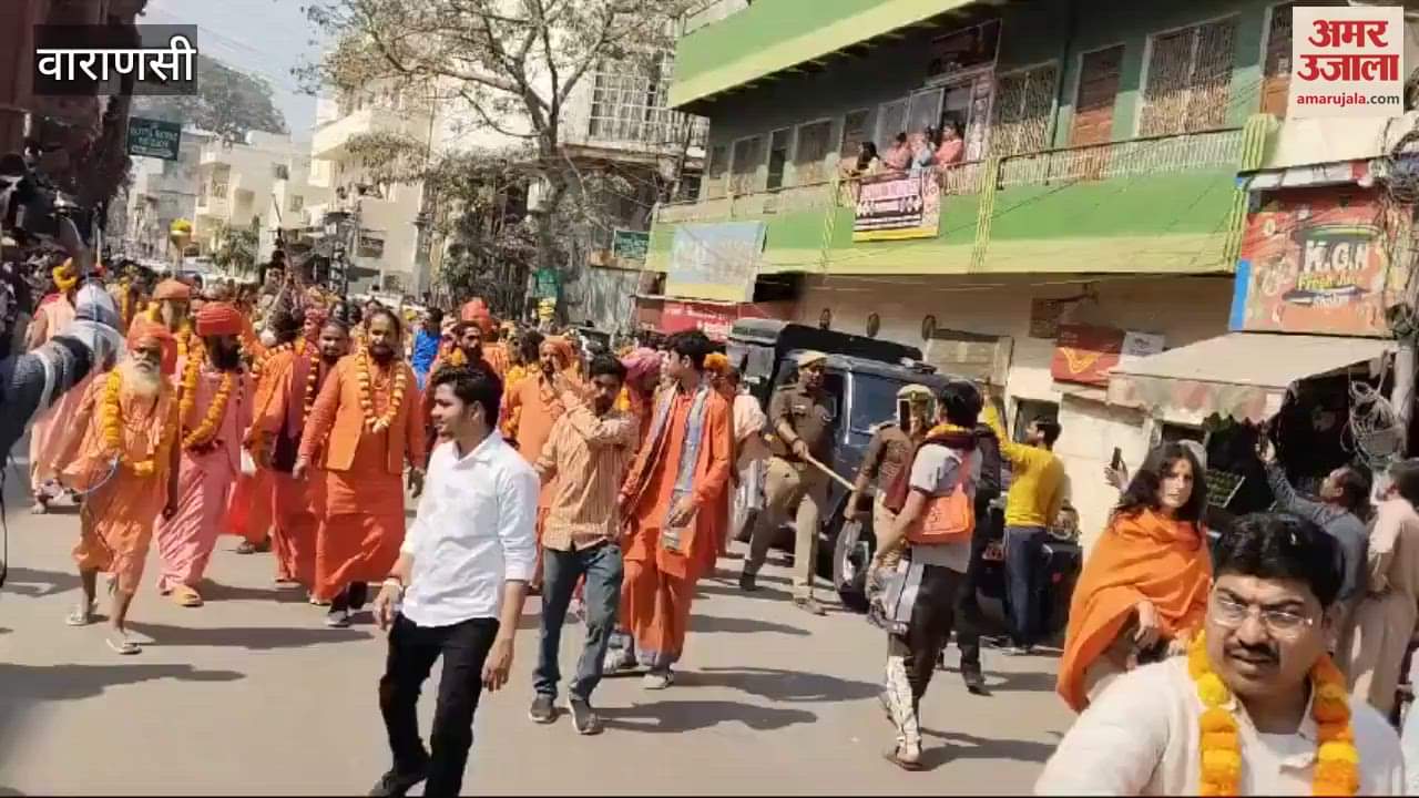 VIDEO : Naga Sadhus procession in Kashi Babas waved spears people cheered for deity