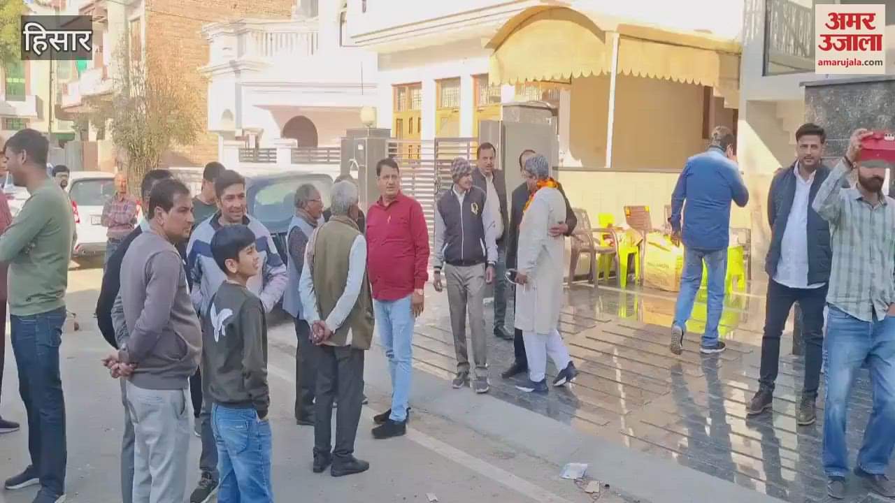 VIDEO : As soon as the mayor's ticket was announced in Hisar, drums were played and sweets were distributed at Praveen Popli's house