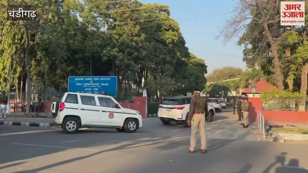 VIDEO : चंडीगढ़ में किसानों के साथ बैठक के लिए पहुंचा मंत्रियों का काफिला