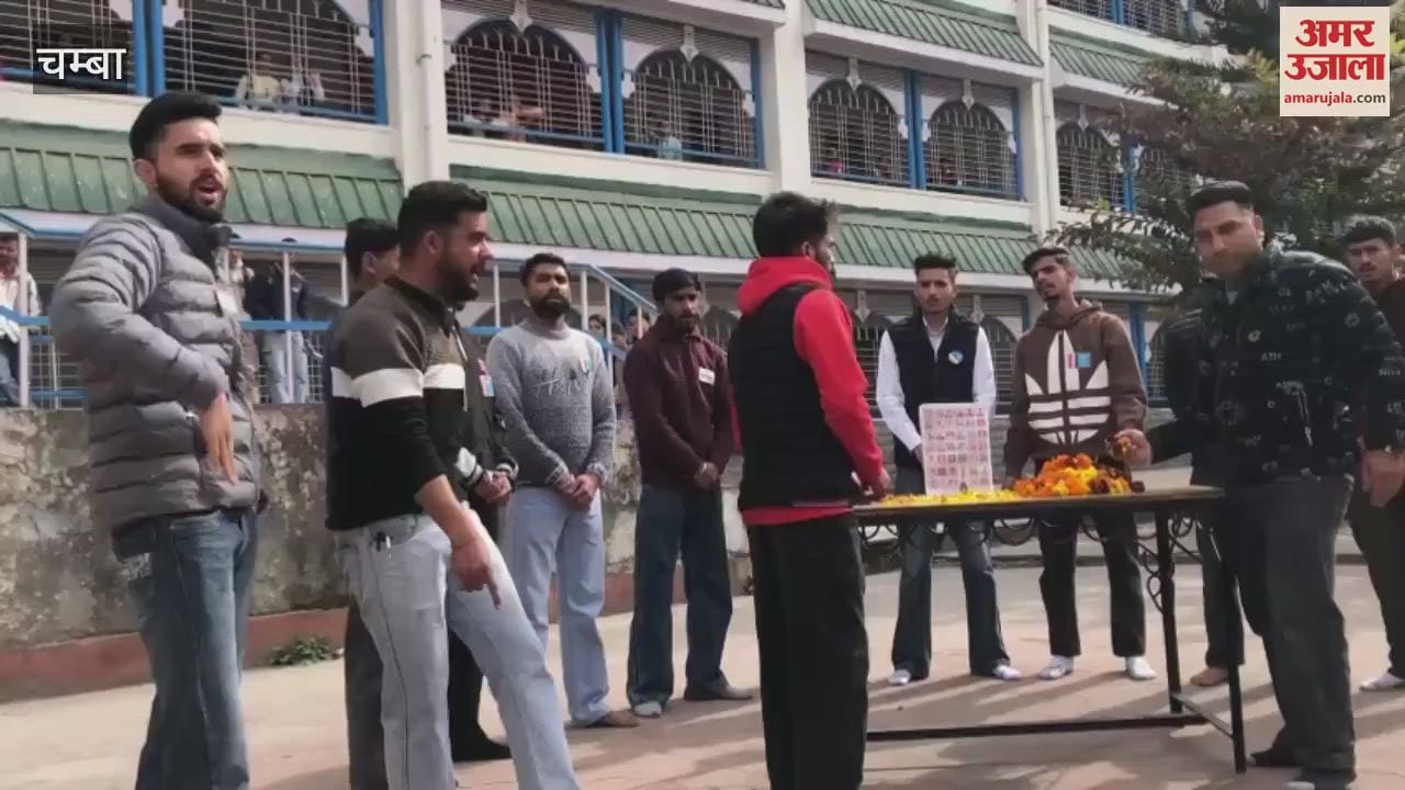 VIDEO : Student organizations paid tribute to the martyrs of Pulwama attack at Chamba College