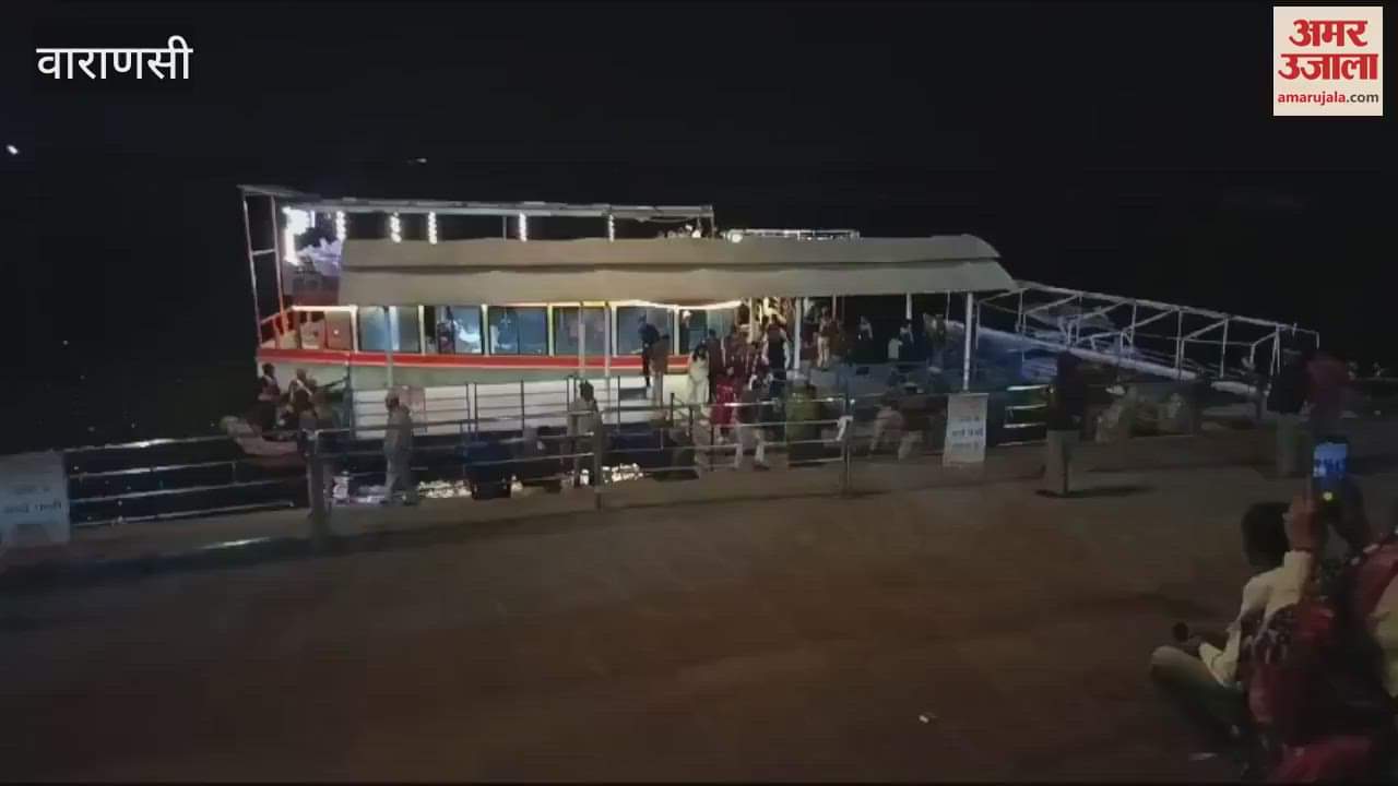 VIDEO : Maharashtra CM Devendra Fadnavis visit to Varanasi