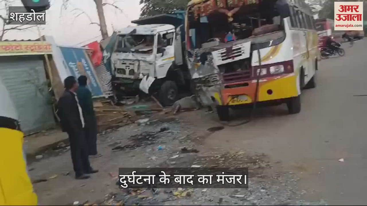 Truck rammed two buses parked on the roadside, entered a shop, two injured, incident at Byohari bus stand