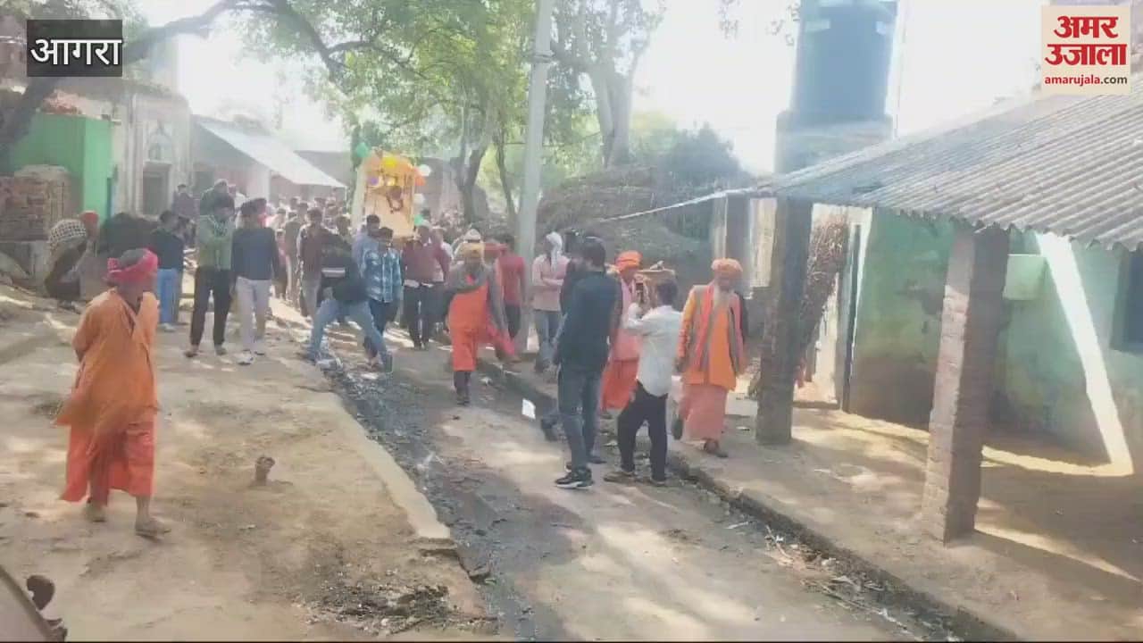 VIDEO : Bands playing and women singing songs last journey of saint villagers were present in large numbers
