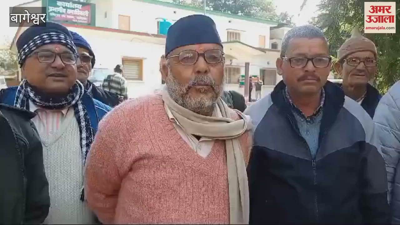 VIDEO : बकाया भुगतान की मांग को लेकर लीसा कारोबारियों का प्रदर्शन, डीएफओ को दिया ज्ञापन