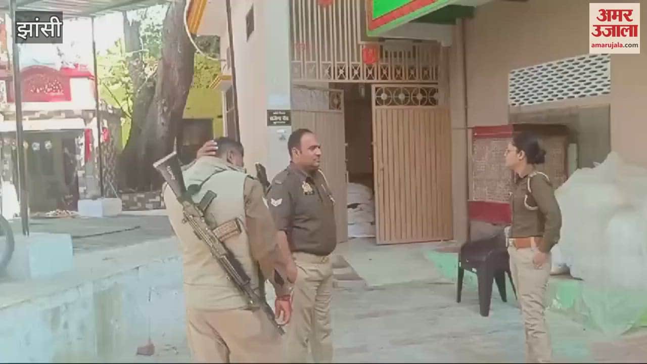 VIDEO : IT Department team camping outside Gutkha trader s shop overnight in Jhansi