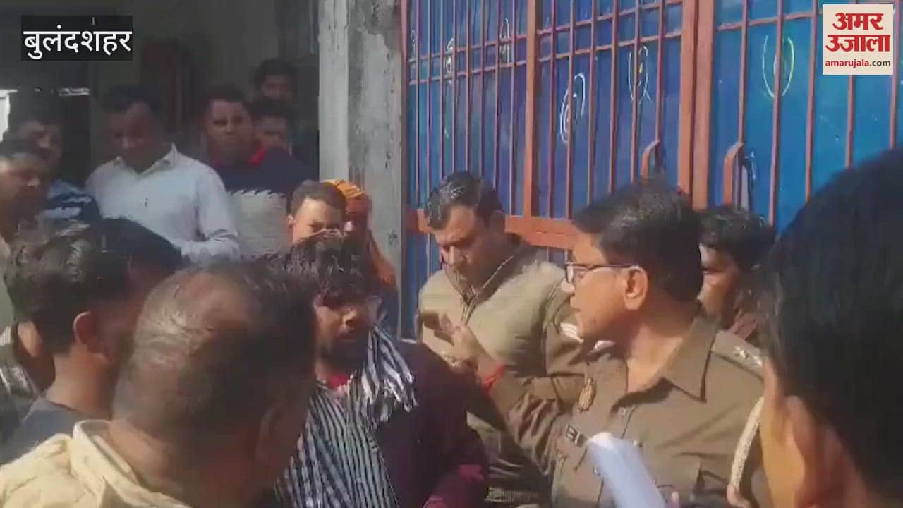 VIDEO : girl body was found hanging from a noose at gate of a hotel in Bulandshahr
