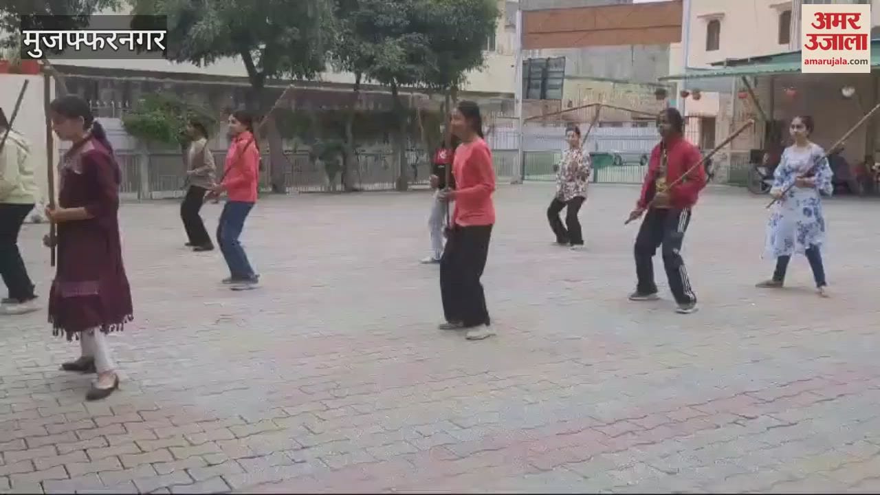 VIDEO : Muzaffarnagar: Teach girl students the tricks of using sticks