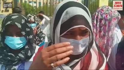 VIDEO : Jhansi girl students protested against molestation of a paramedical student