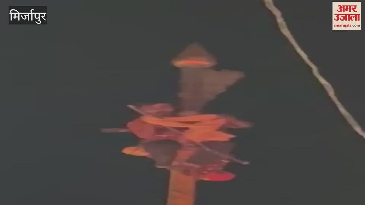 VIDEO : young man climbed on flag of Vindhyavasini temple taken down after effort and escaped