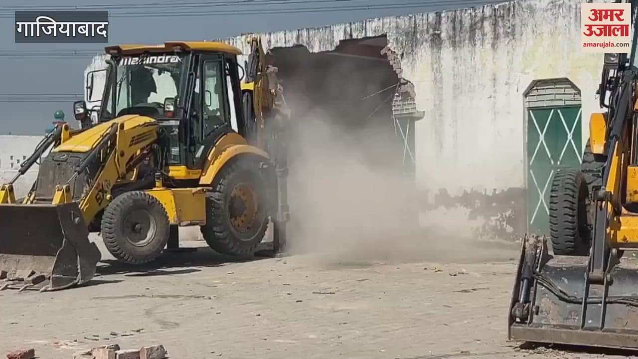 VIDEO : remaining part of illegal madrasa in Modinagar was demolished