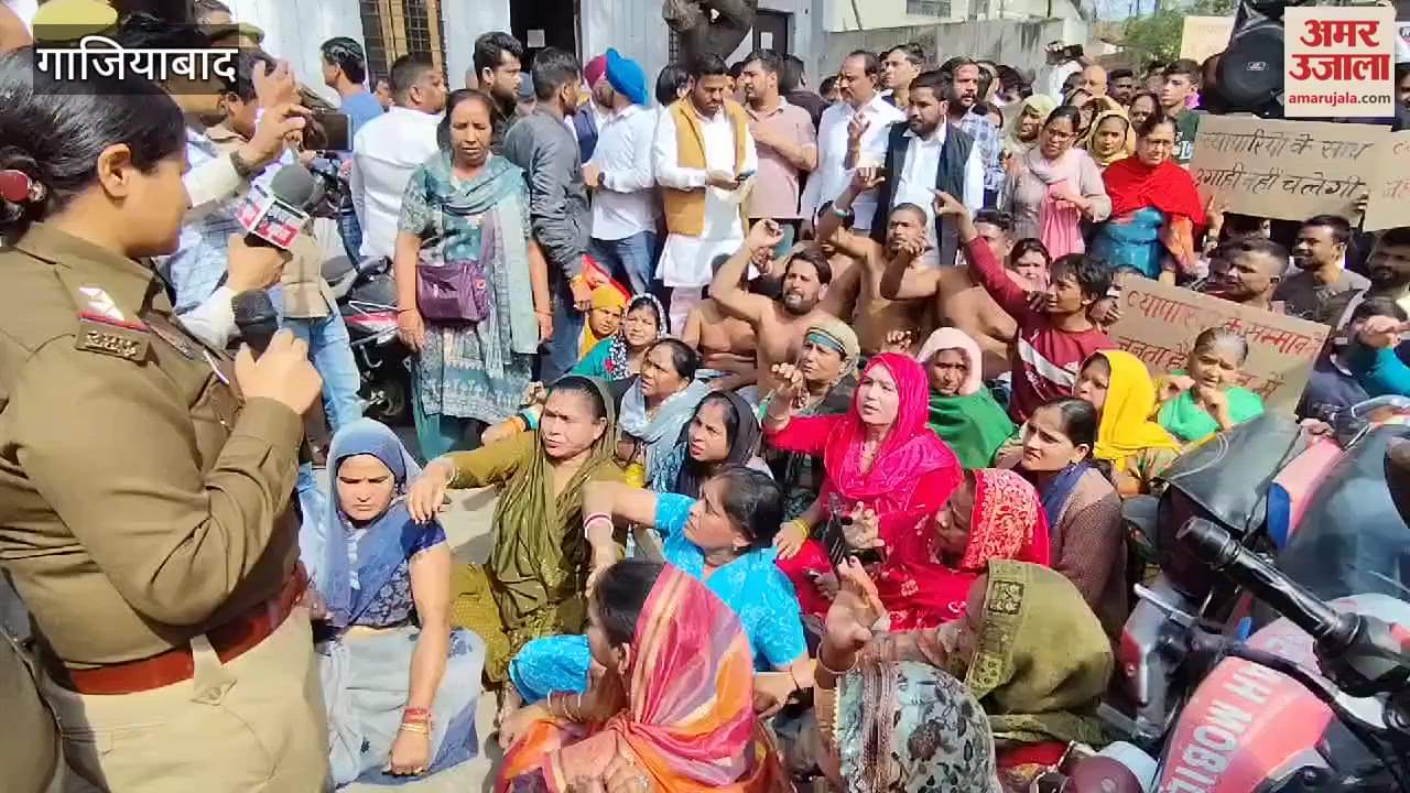 VIDEO : Traders protest at police station in Ghaziabad Shalimar Garden