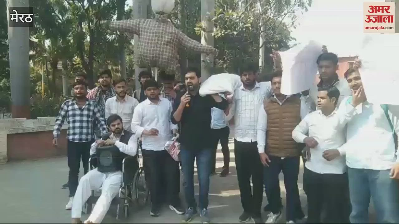 VIDEO : Meerut: Scuffle, commotion between students and police