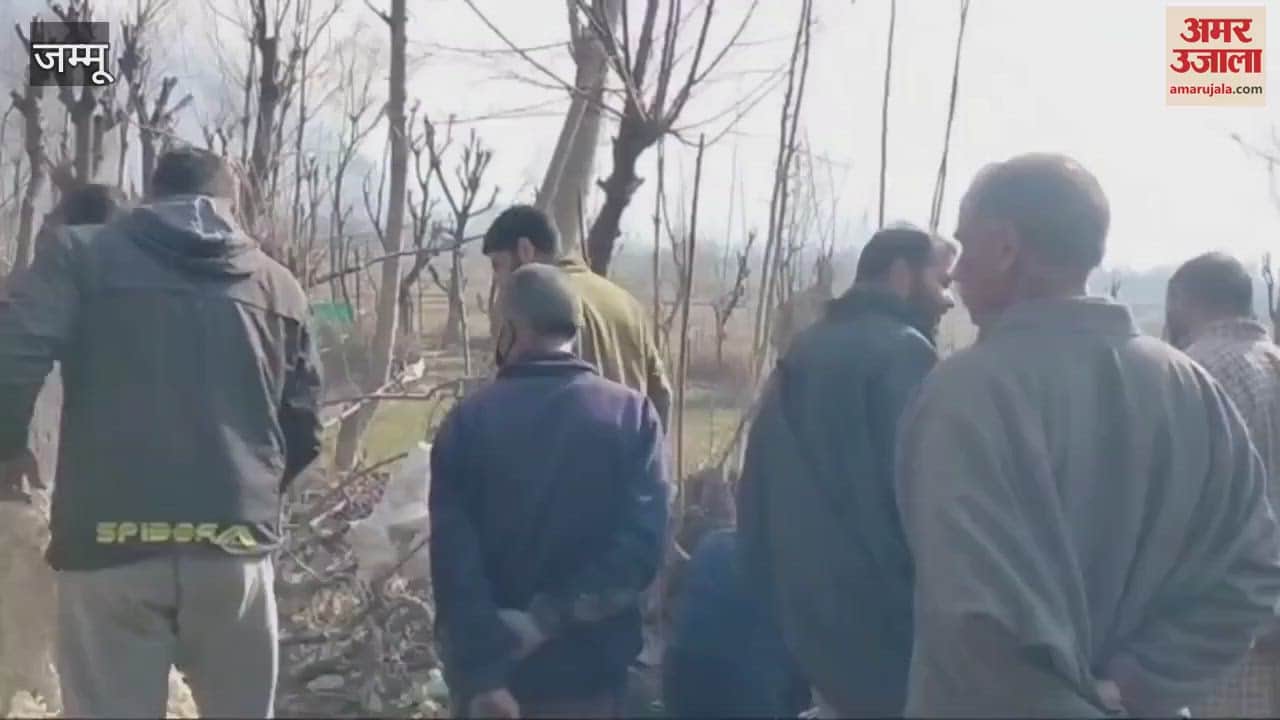 VIDEO : Leopard intrusion in Ganderbal, Wildlife Department reached the spot and took action