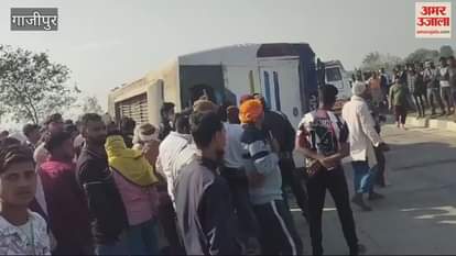 VIDEO : Horrible Accident In Ghazipur Bus Full Of Nepali Pilgrims Overturned In Road Many Injured