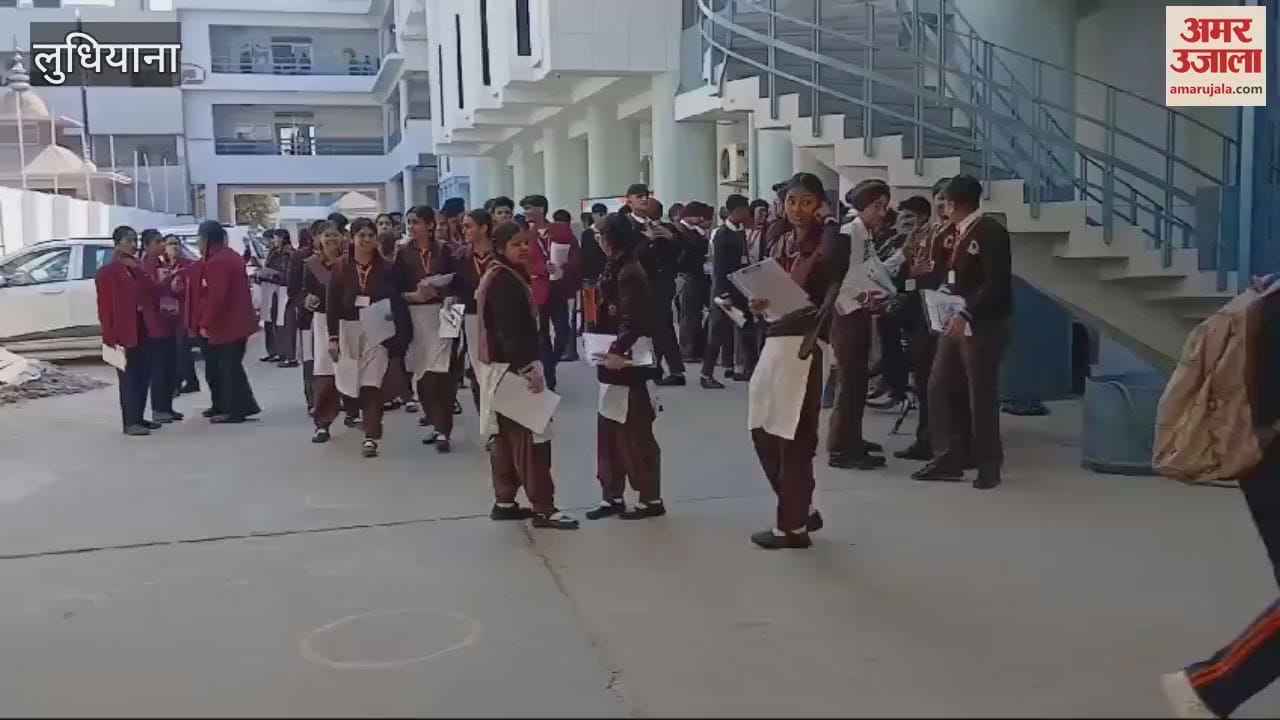 VIDEO : सीबीएसई 10वीं अंग्रेजी का आसान पेपर देकर आए बच्चों के चेहरे में झलकी खुशी