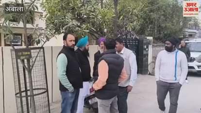 VIDEO : In Ambala, BJP workers expressed anger over the released list, raised slogans outside Vij's residence
