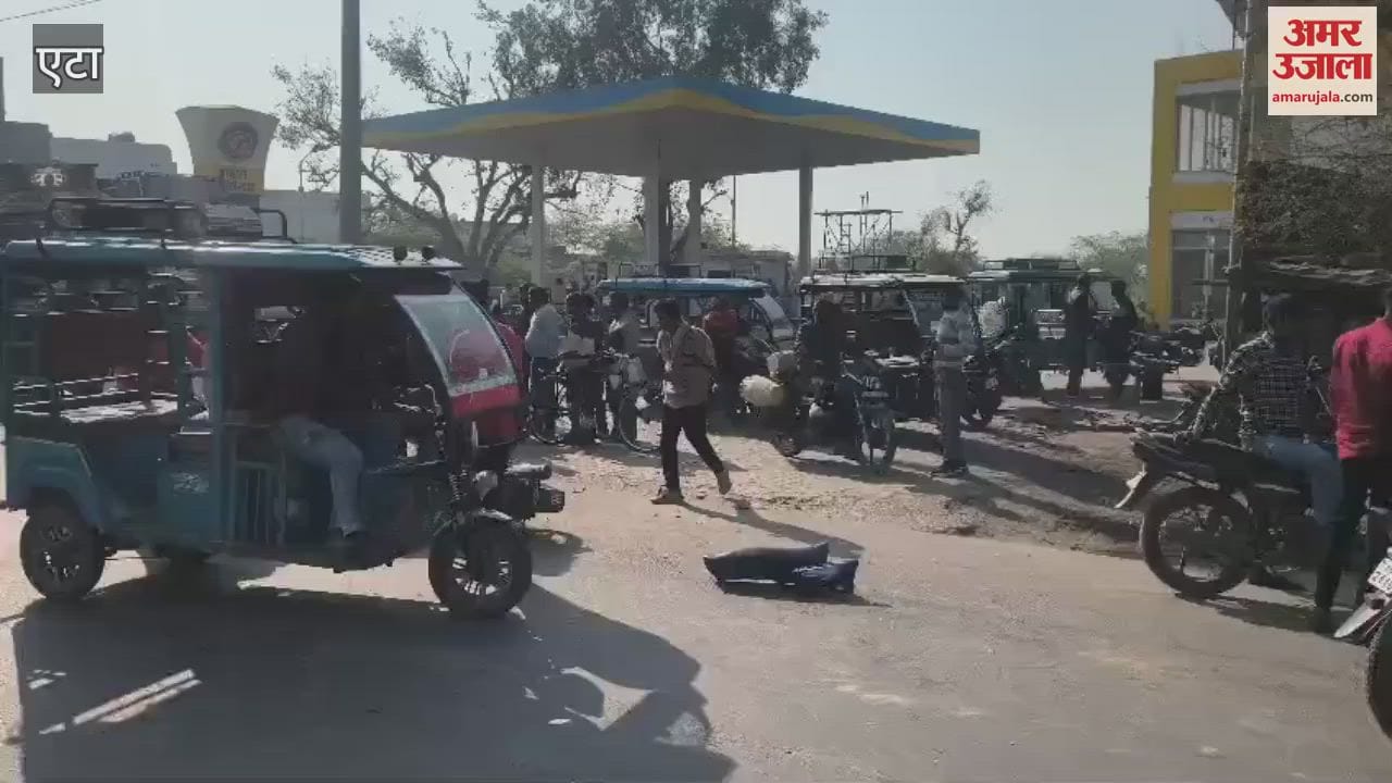 VIDEO : Two injured in road accident in etah