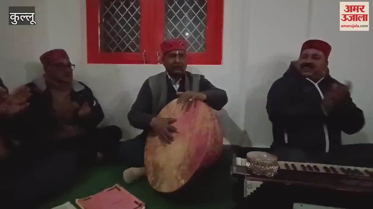 VIDEO : Bairagi is carrying forward the tradition of Holi singing in Kullu