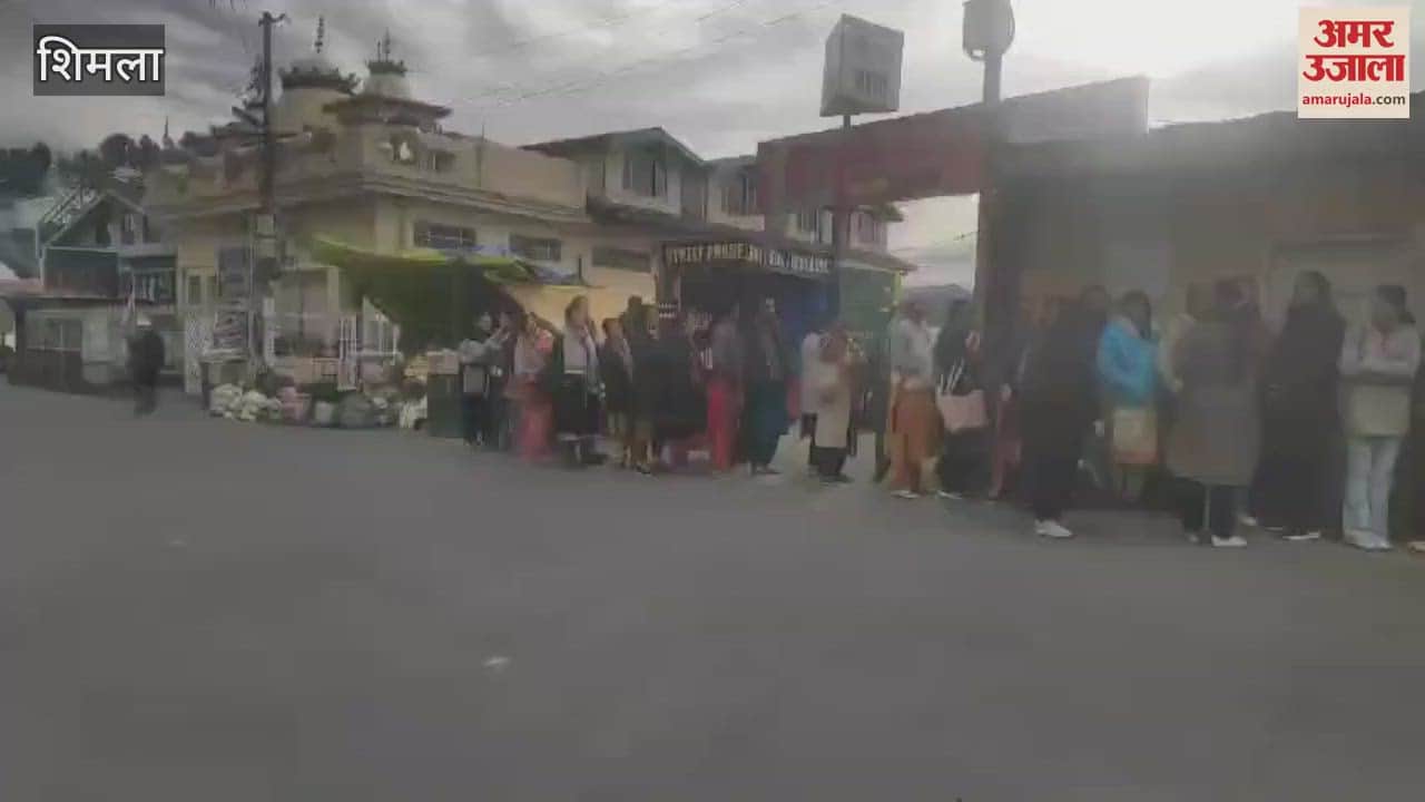 VIDEO : Long queues for making bus passes in Sanjauli