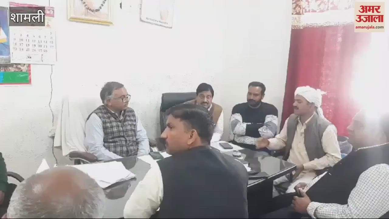 VIDEO : Shamli: Farmers surrounded the sugarcane secretary and created ruckus