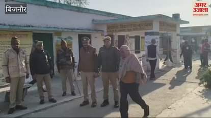 VIDEO : Bijnor: Voting on the by-election for the post of head in Gram Panchayat Rafipur Mohan.