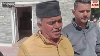 VIDEO : डामरीकरण की मांग को लेकर कलक्ट्रेट पहुंचे ग्रामीण, DM को दिया ज्ञापन; बोले- 30 साल पहले काट दी सड़क...अब तक नहीं हुआ डामर