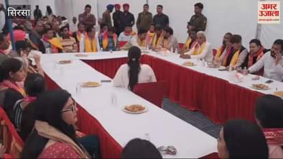 VIDEO : सिरसा में भाजपा नेता पहुंचे पंडित प्रदीप मिश्रा के दरबार, लिया आशीर्वाद