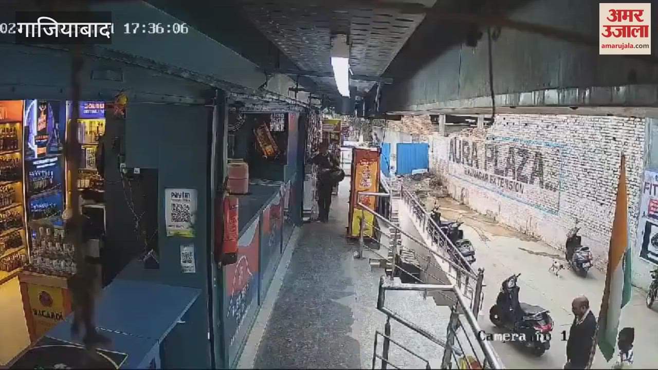 VIDEO : Wall collapsed near the market in Rajnagar Extension of Ghaziabad