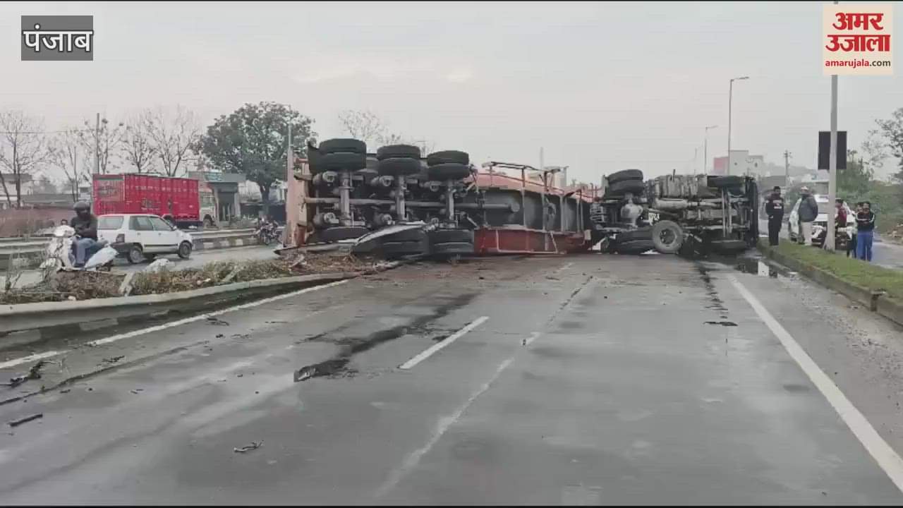 VIDEO : Accident in Pathankot truck loaded with cement overturned while saving cow