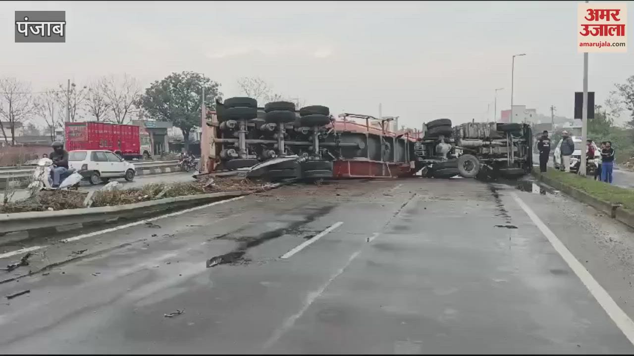 VIDEO : Accident in Pathankot truck loaded with cement overturned while saving cow